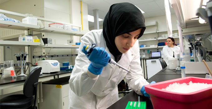 Two lab technicians work in a lab.